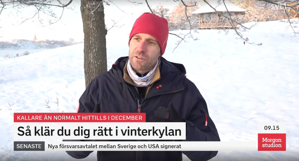SVT morgonstudion med Fredrik Sträng som lär ut att klä sig rätt i vinterkylan.